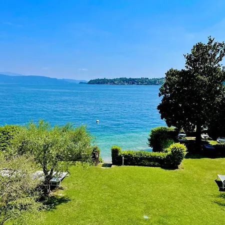 Luxury Lakeside Right On The Water Apartment *