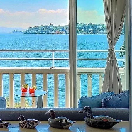 Apartment Luxury Lakeside Right On The Water *