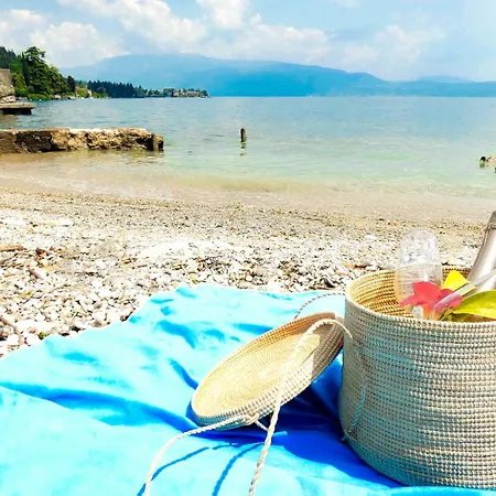 Luxury Lakeside Right On The Water Apartment Saló